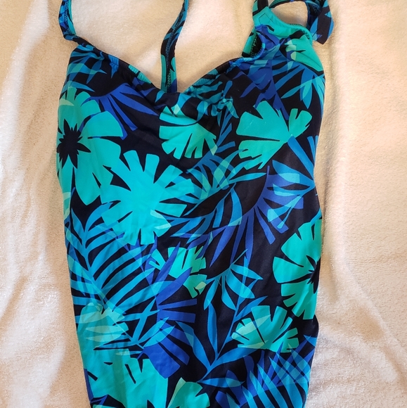 woman within swim